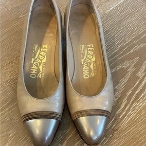 Vntg Salvatore Ferragamo Women's Silver and Beige Flats 7
